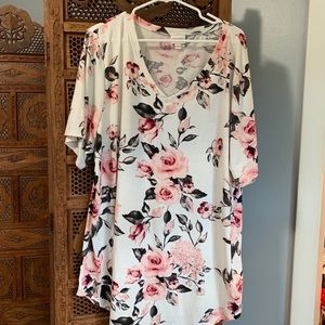 2 Lularoe v neck shirts